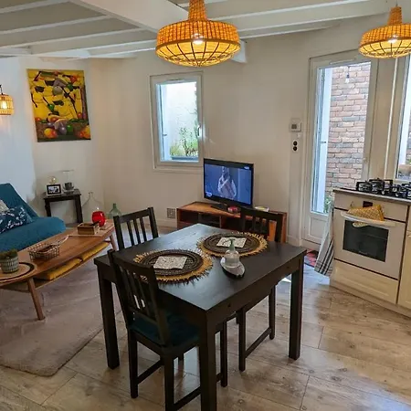 Charmante Maison Proche De *